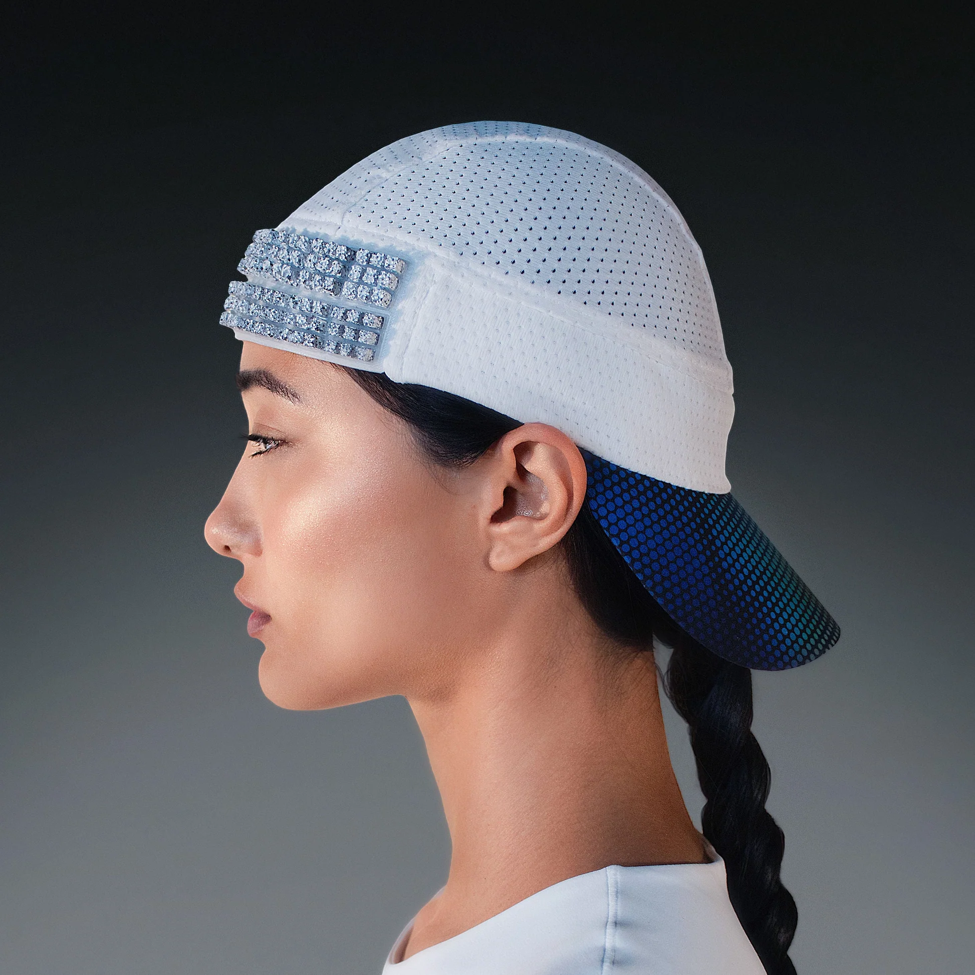omius-reverse-cooling-cap-white-woman2